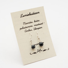 Kõrvarõngad lumiobsidiaaniga- maandus, kaitse